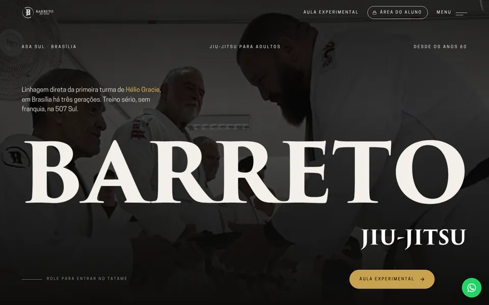 Página inicial da Barreto Jiu-Jitsu: o nome em letras grandes sobre uma fotografia de cintos pretos no tatami