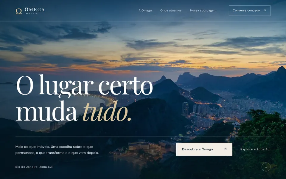Página inicial da Ômega Imóveis: “O lugar certo muda tudo”, sobre a Zona Sul do Rio ao entardecer